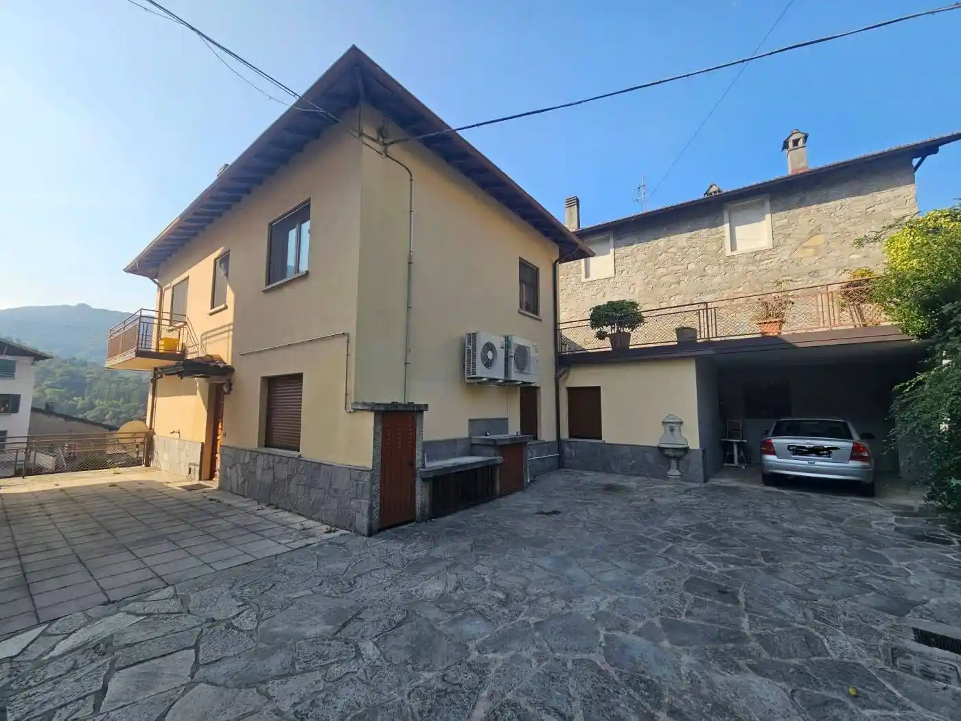 Appartamento in vendita a Esino Lario