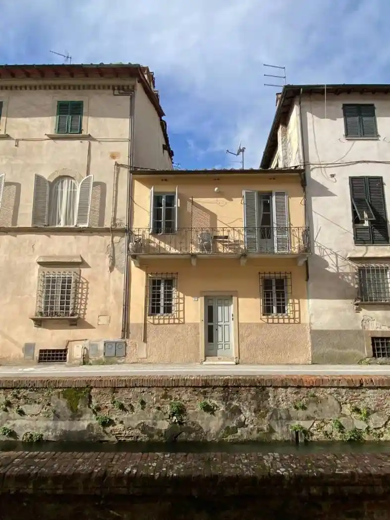 Casa indipendente in vendita a Lucca