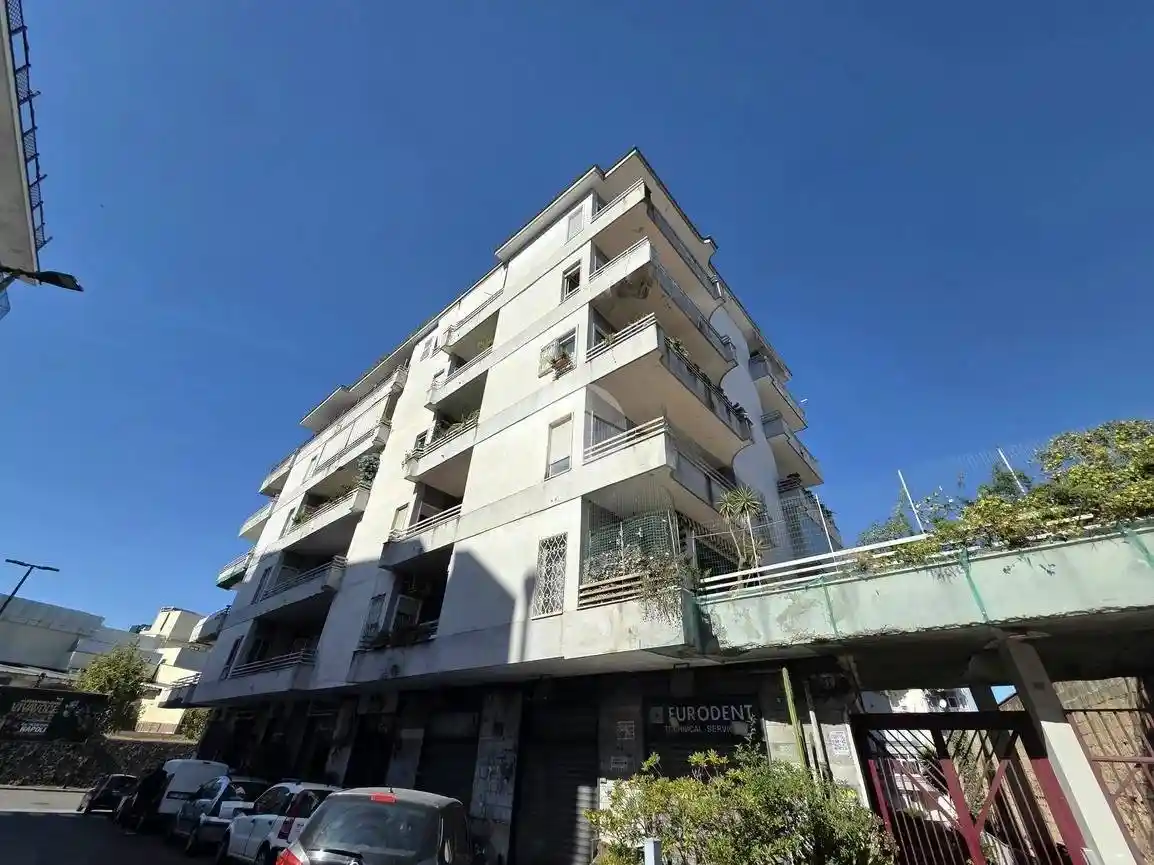 Appartamento in vendita a Napoli