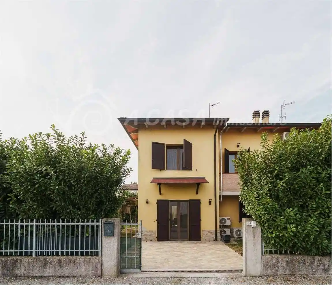 Casa indipendente in vendita a Soragna