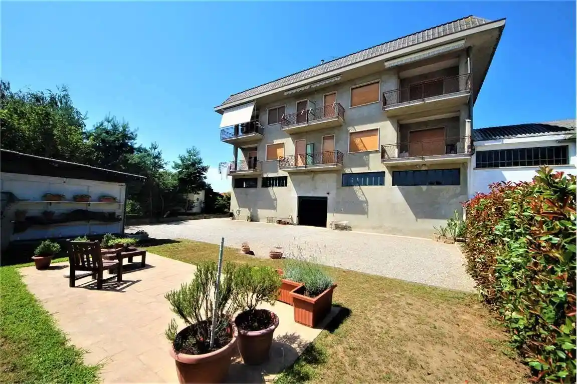 Casa indipendente in vendita a Oleggio