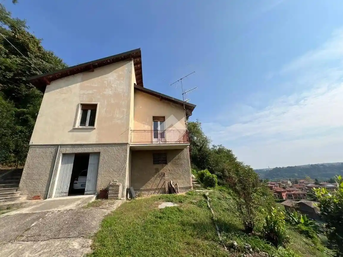 Villa in vendita a Lozza