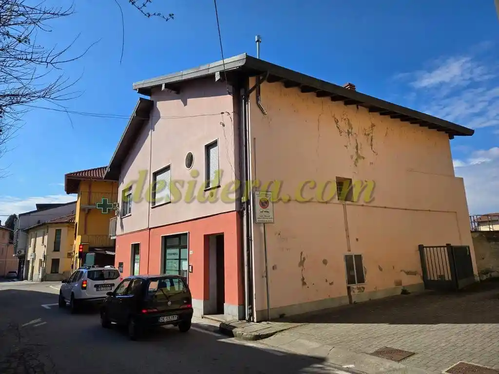 Palazzo - Edificio in vendita a Castelletto Sopra Ticino
