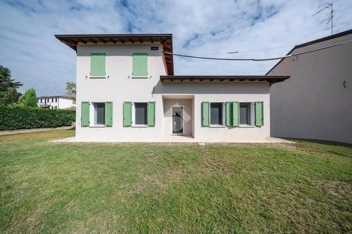 Villa in vendita a Quistello