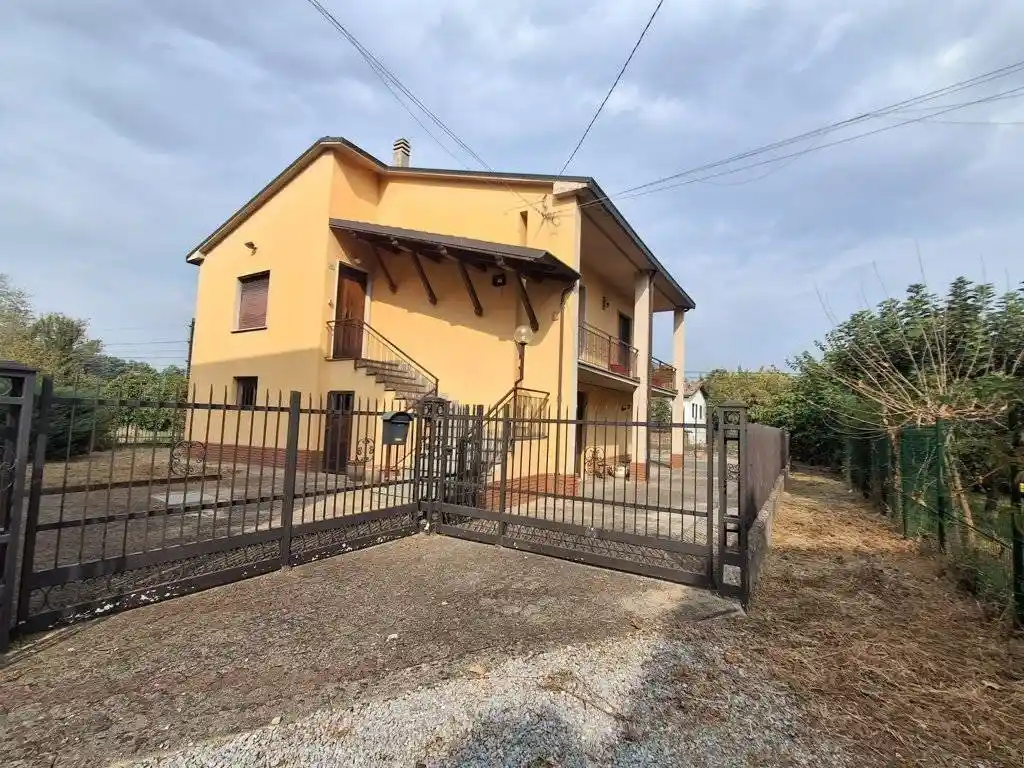 Casa indipendente in vendita a Corvino San Quirico