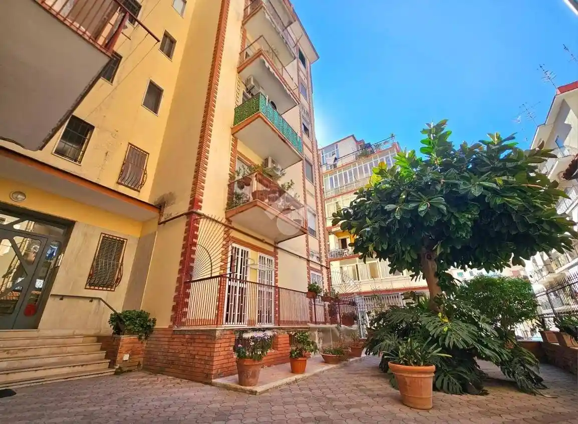 Appartamento in vendita a Napoli