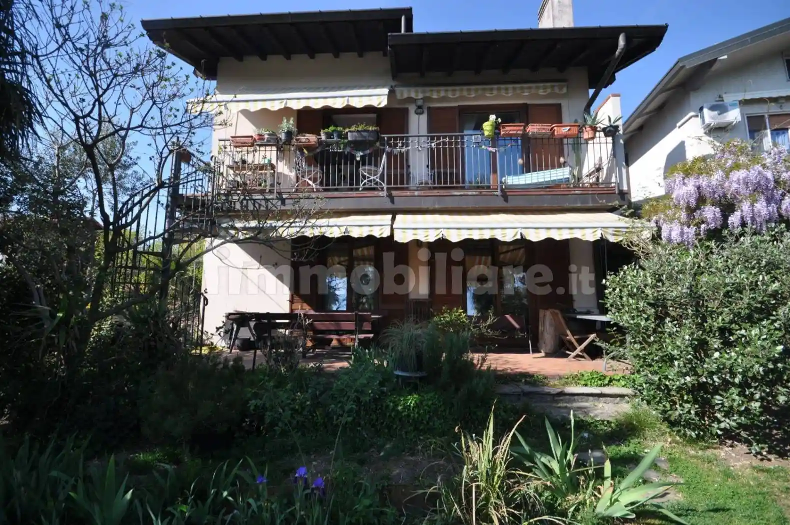 Villa in vendita a Comerio