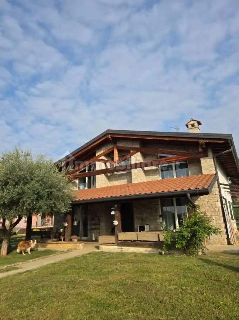 Villa in vendita a Carvico
