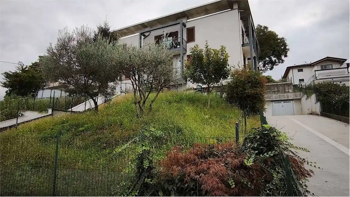 Appartamento in vendita a Oltrona di San Mamette