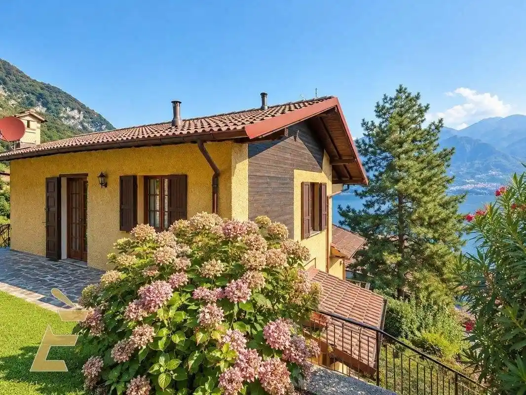 Villa in vendita a Oliveto Lario