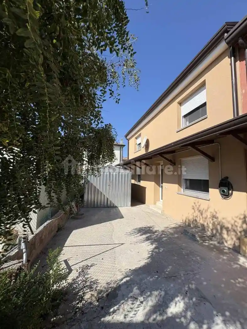 Casa indipendente in affitto a Lendinara