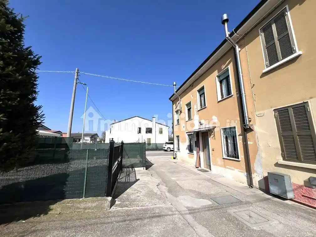 Casa indipendente in vendita a Castel d'Ario