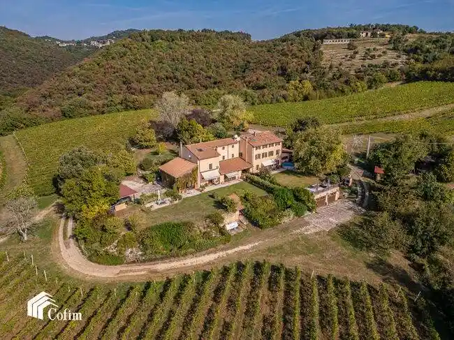 Rustico - Casale in vendita a Verona