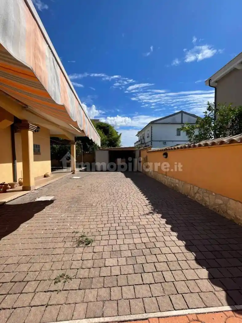 Villa in vendita a Pomezia