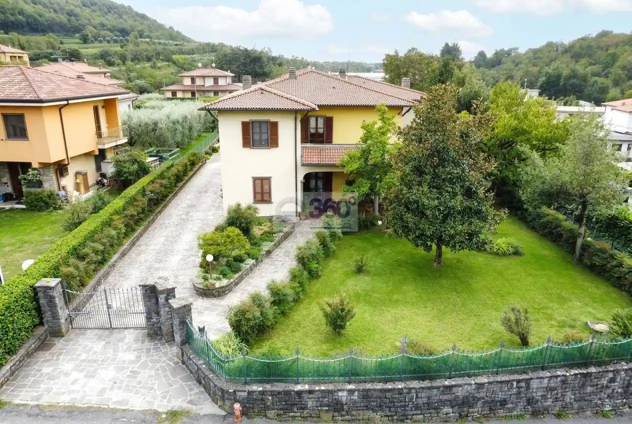 Villa in vendita a Provaglio d'Iseo