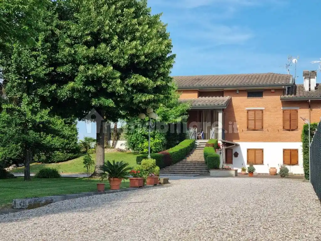 Casa indipendente in vendita a Mirandola