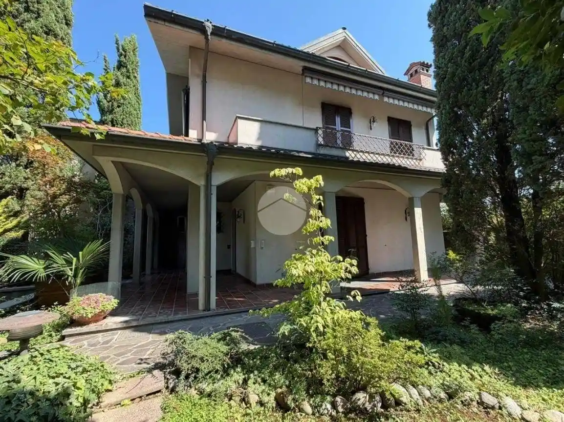 Villa in vendita a Pessano con Bornago
