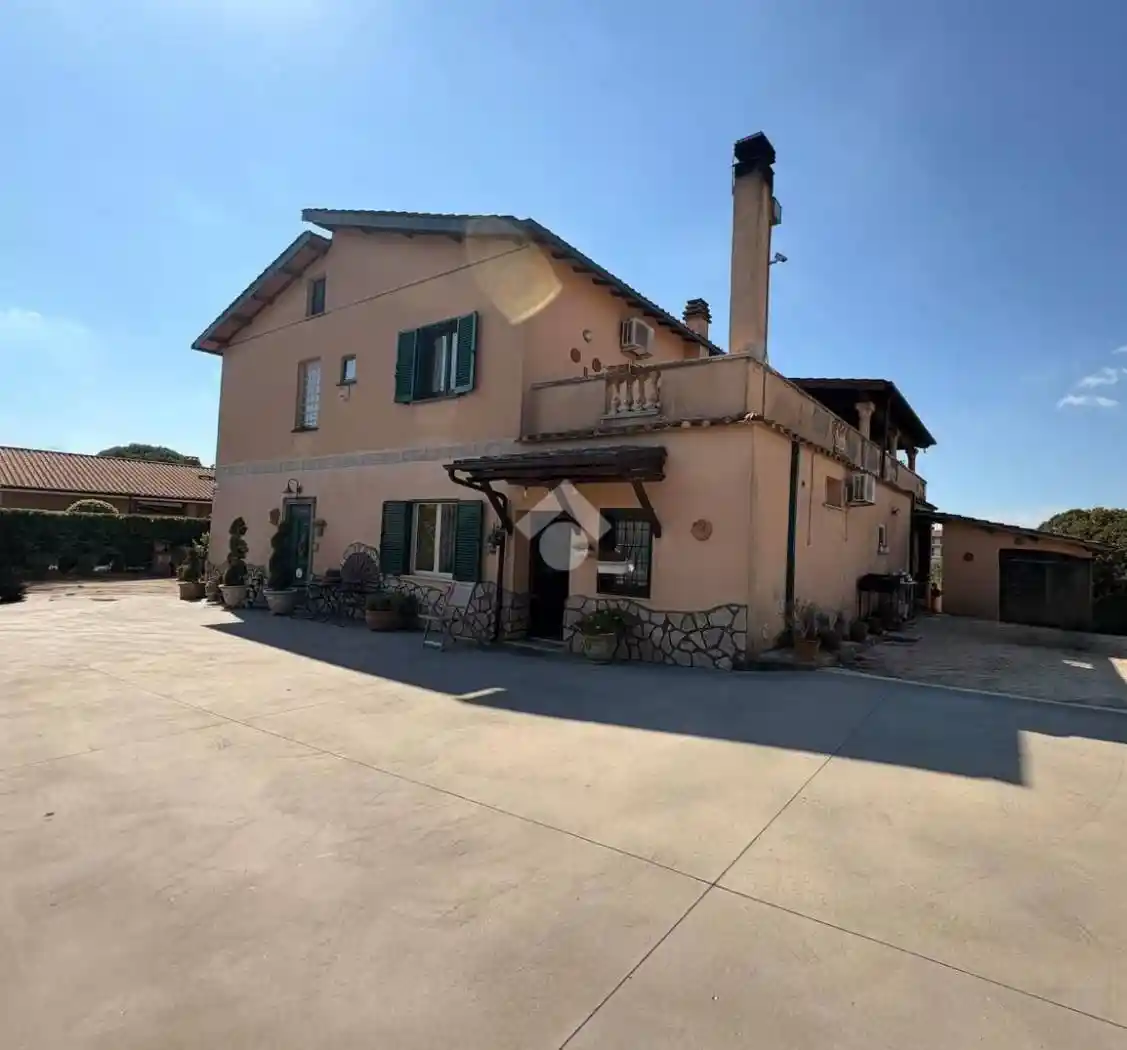 Villa in vendita a Lariano
