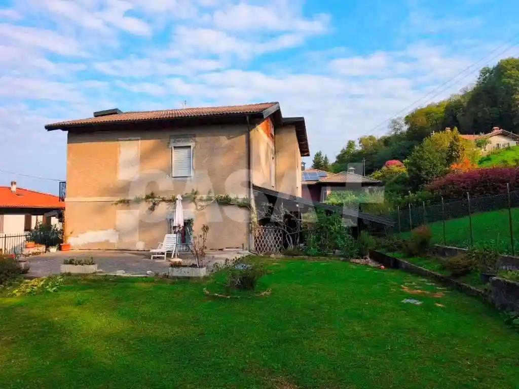 Villa in vendita a Valganna