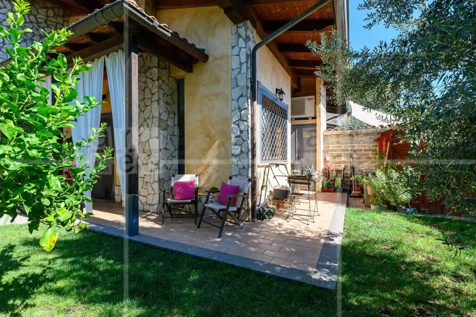 Villa - foto 2