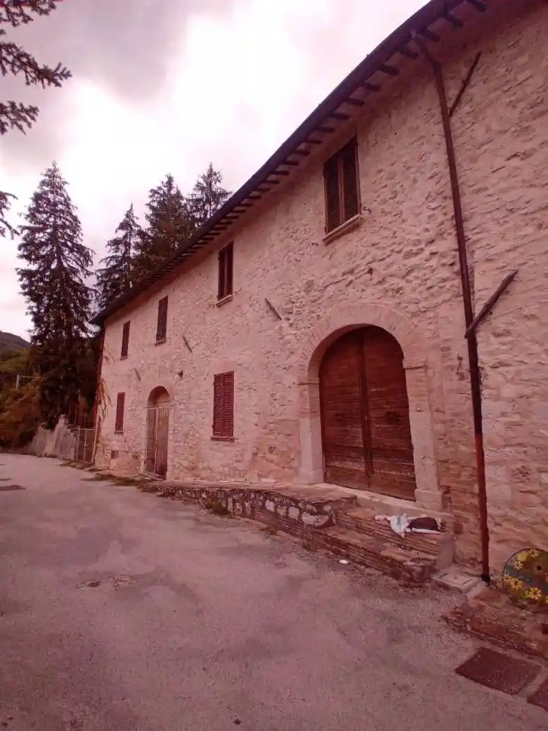 Palazzo - Edificio in vendita a Foligno