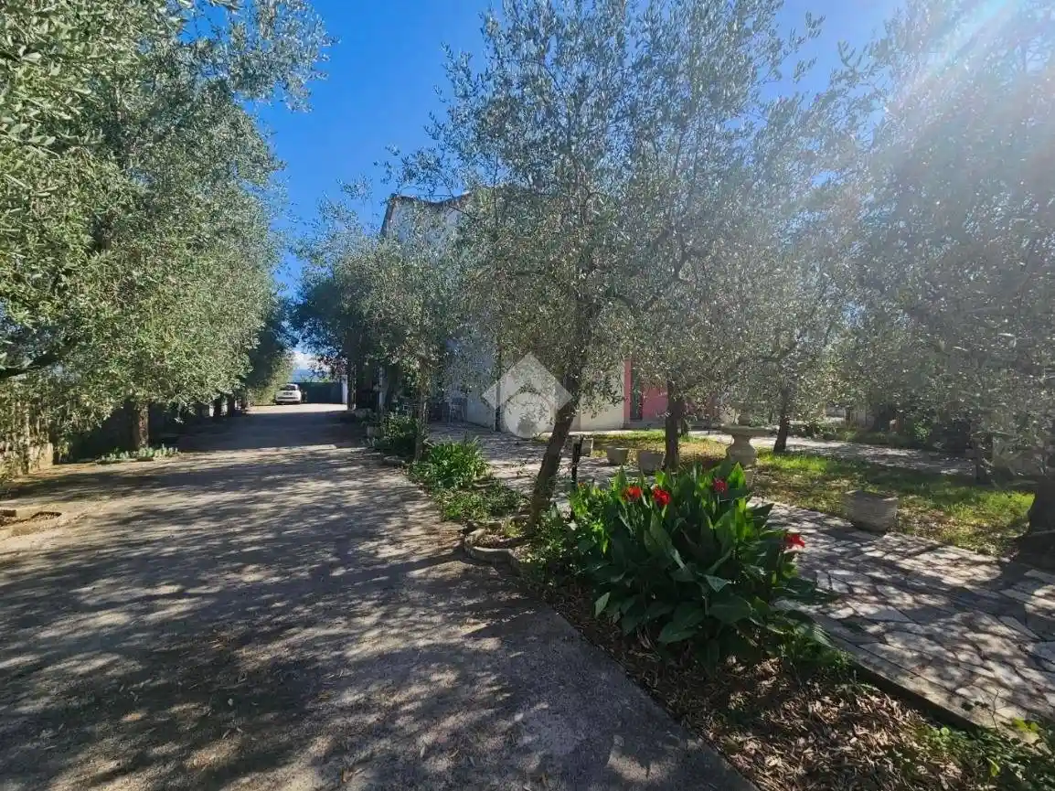 Casa indipendente in vendita a Foligno