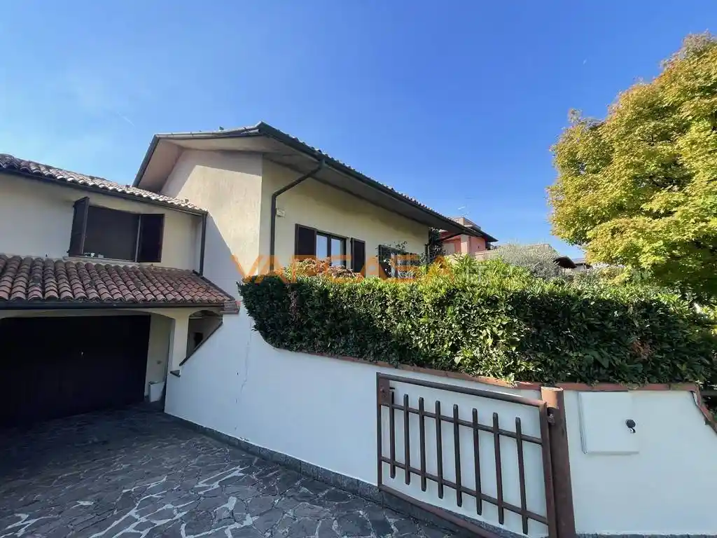 Villa in vendita a Romano di Lombardia