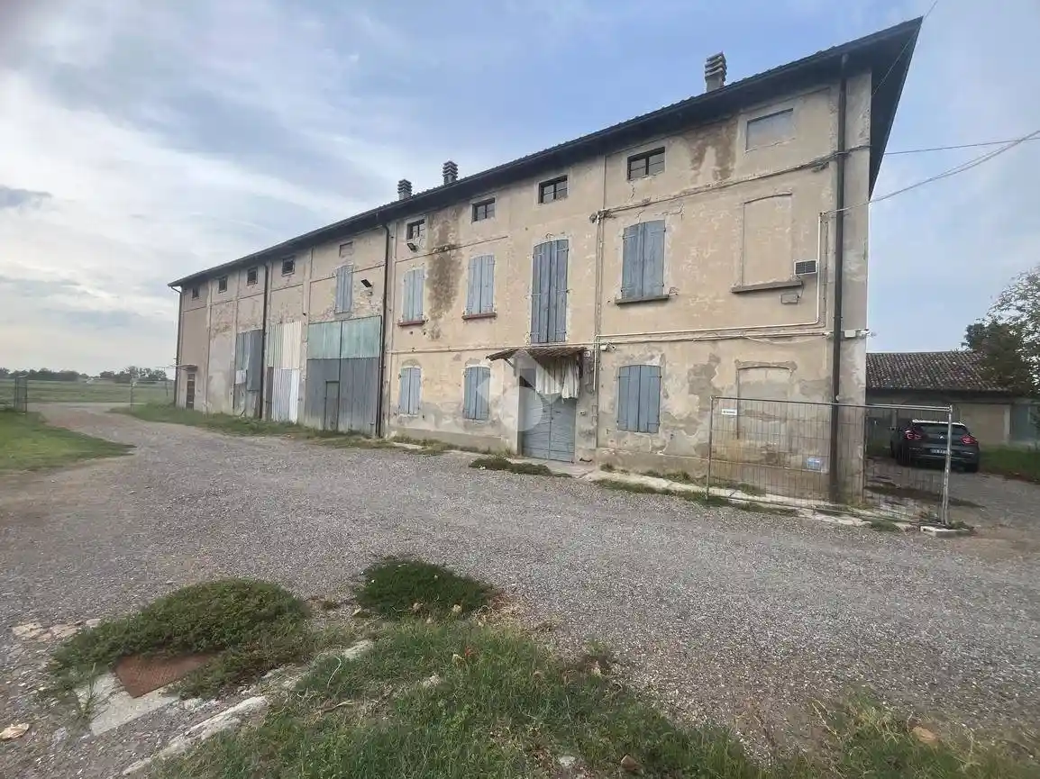 Rustico - Casale in vendita a Castelnovo di Sotto
