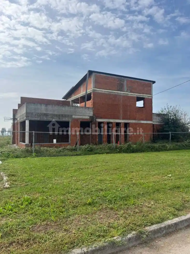 Rustico - Casale in vendita a Fiesse