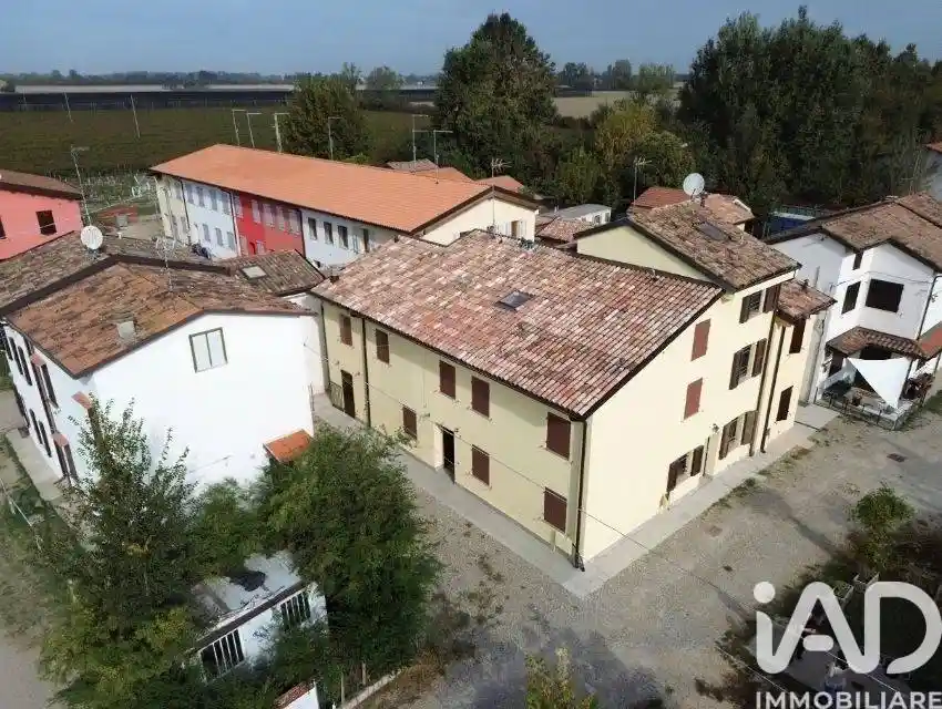 Villa in vendita a Novi di Modena
