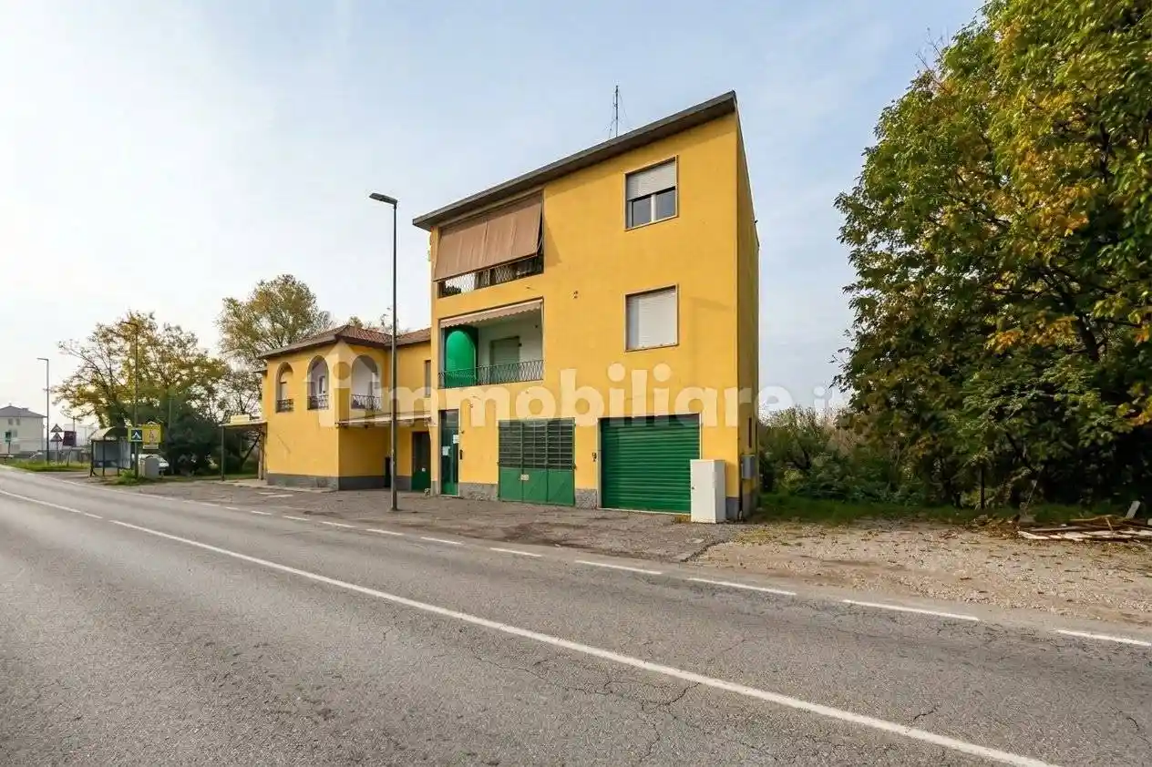Palazzo - Edificio in vendita a Cambiano