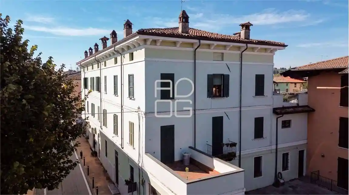 Palazzo - Edificio in vendita a Desenzano del Garda