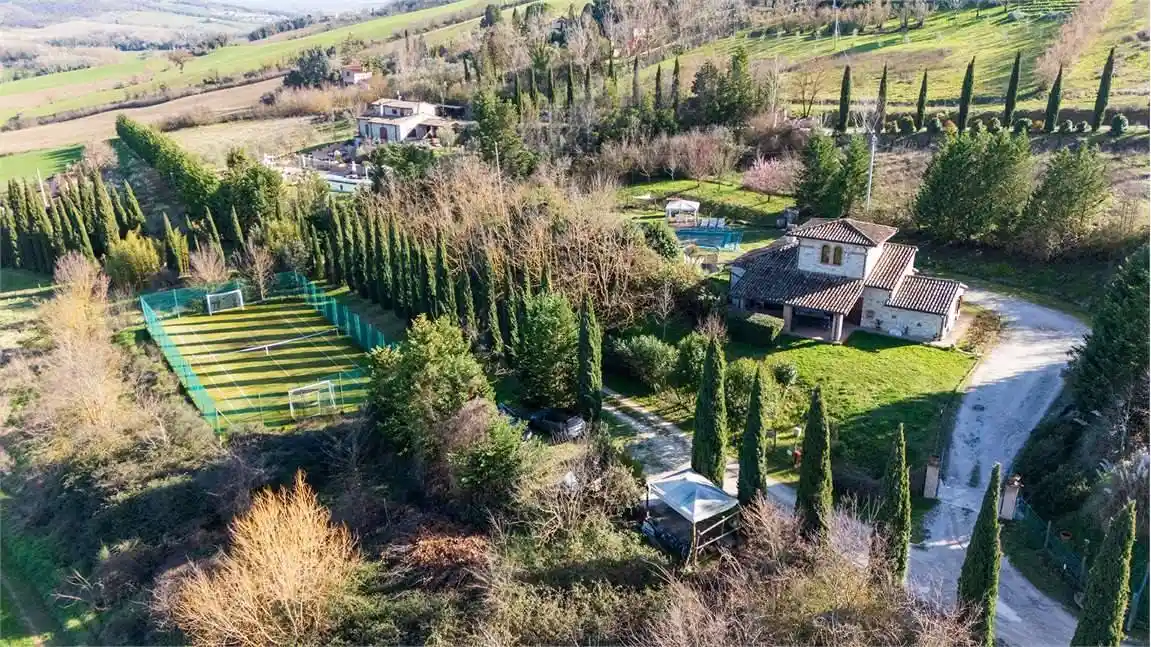 Rustico - Casale in vendita a Todi