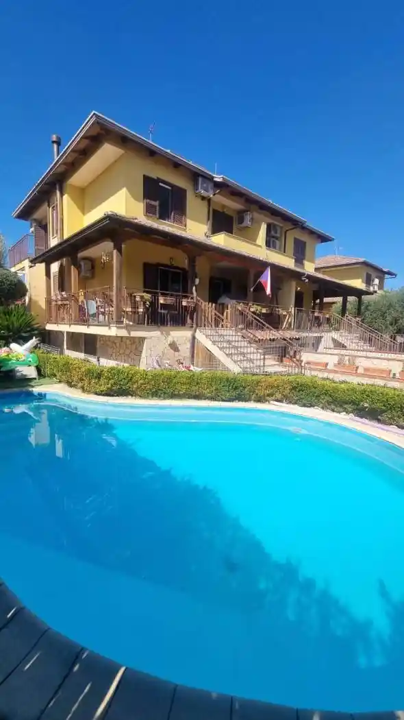 Villa in vendita a Giugliano in Campania