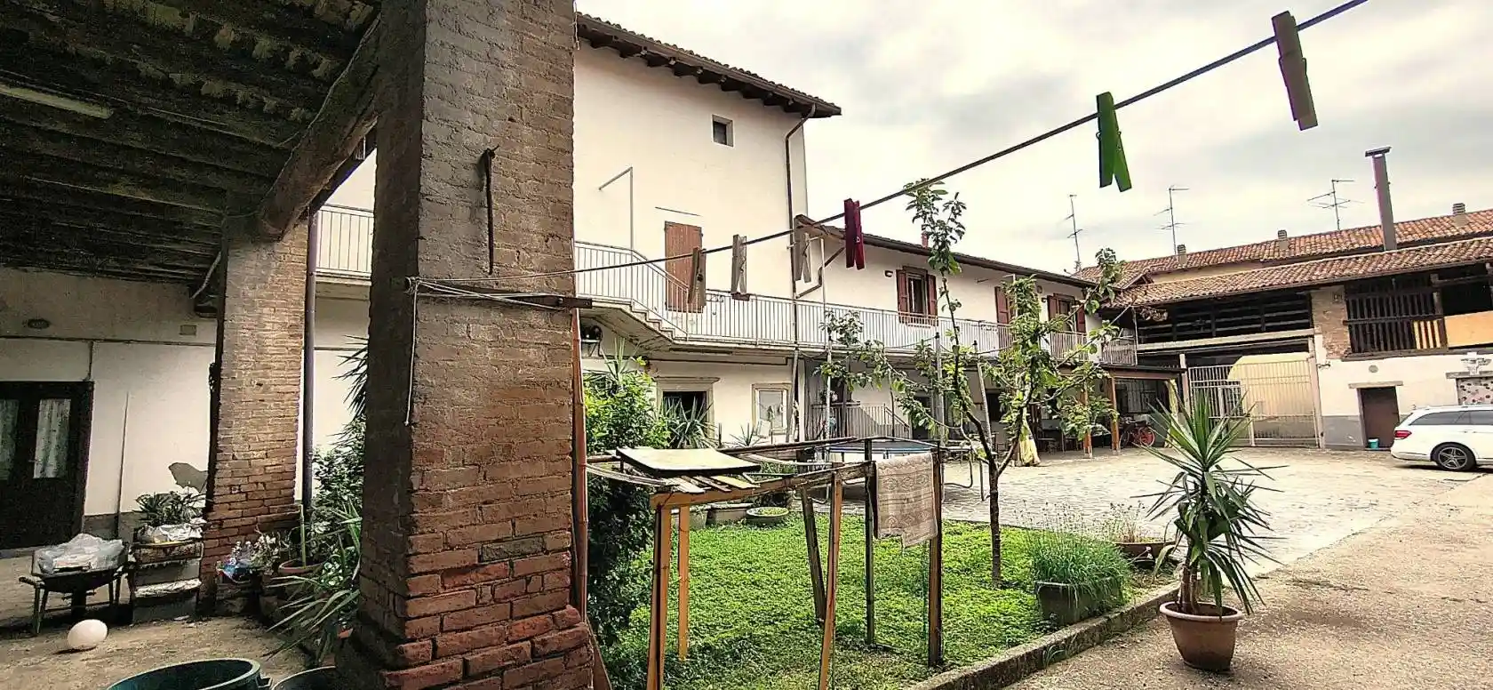Palazzo - Edificio in vendita a Calcinate