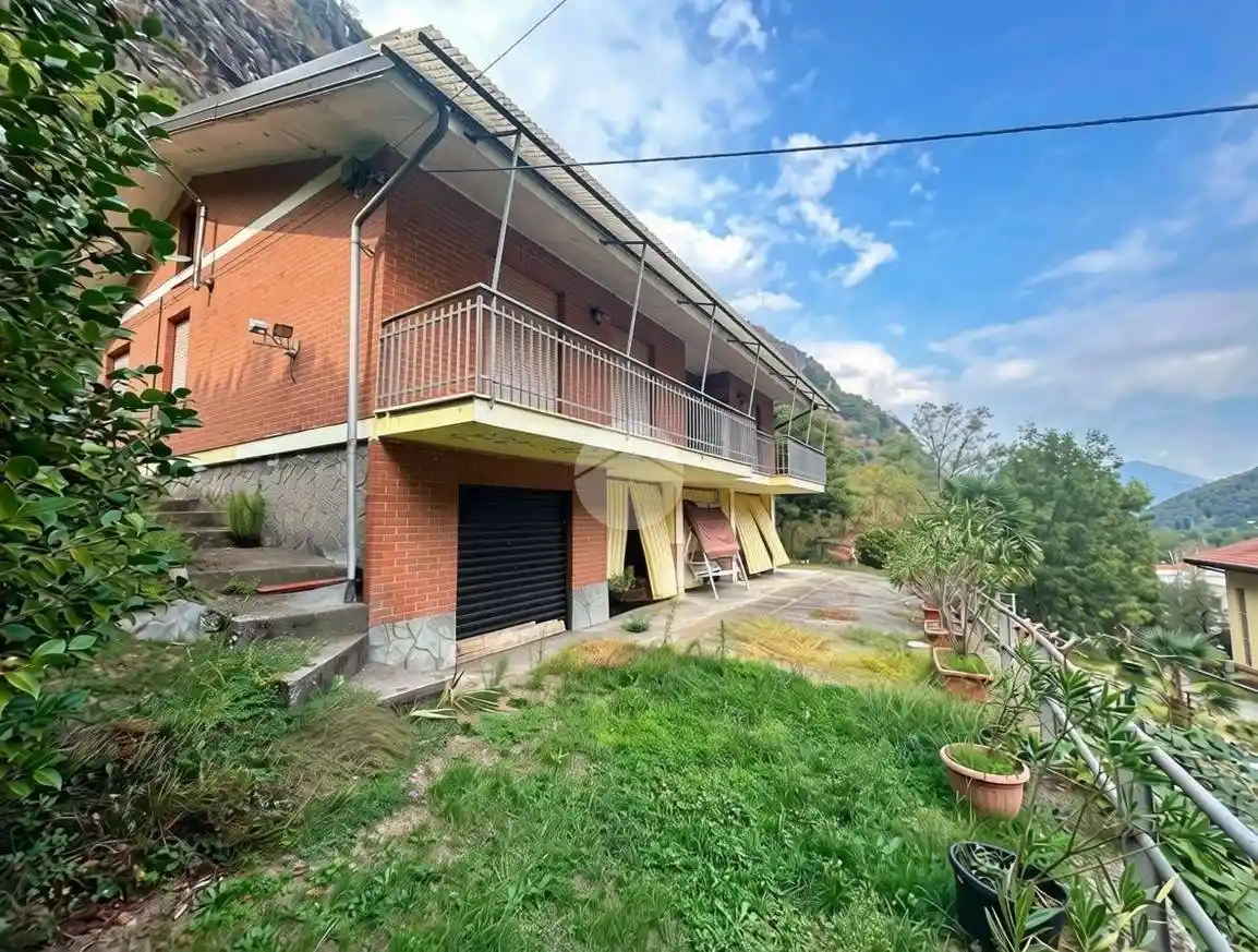 Casa indipendente in vendita a Pont-Canavese