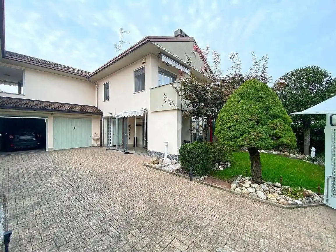 Villetta a schiera in vendita a Samarate