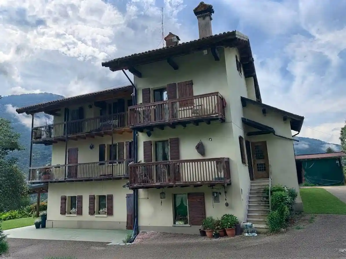 Casa indipendente in vendita a Seren del Grappa