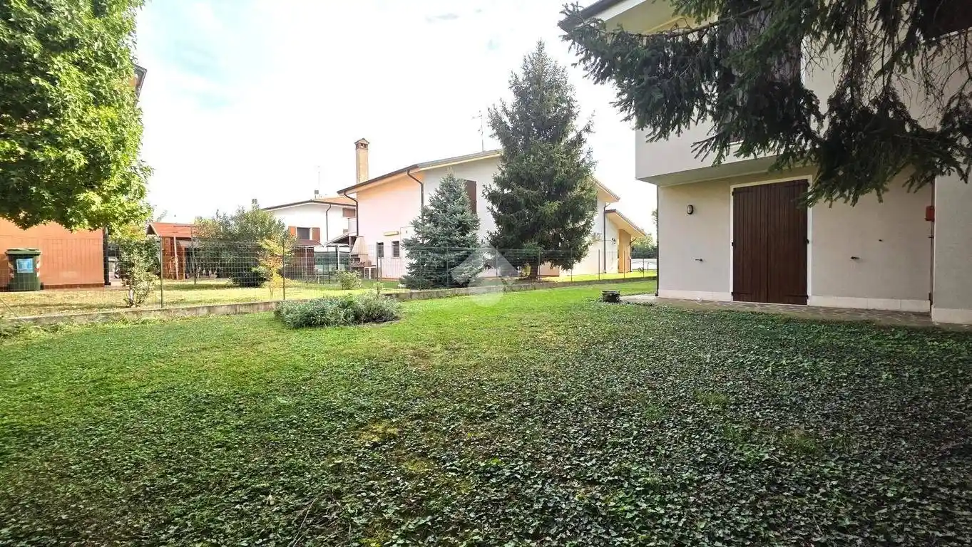 Villa in vendita a Curtatone
