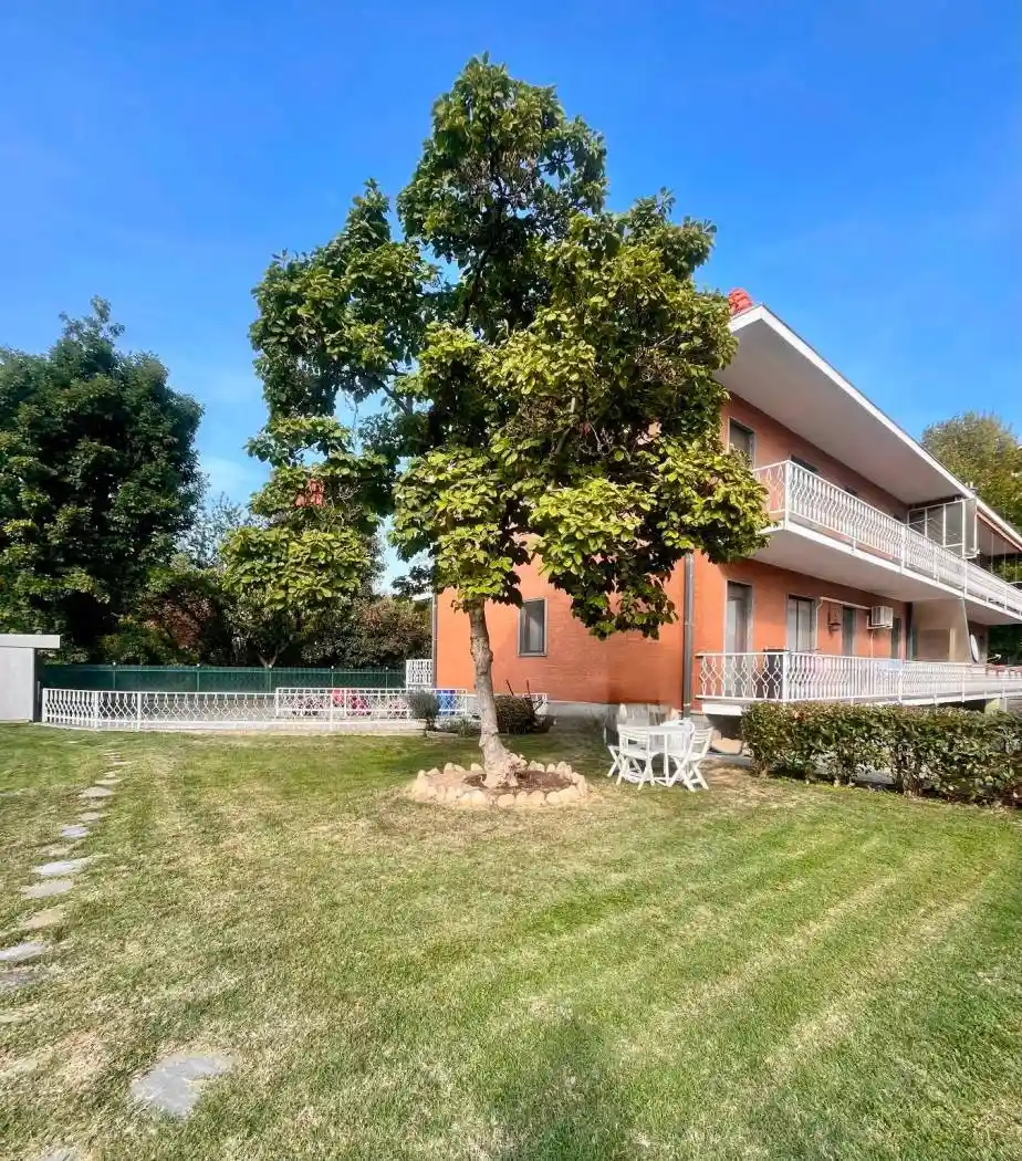 Casa indipendente in vendita a Novara