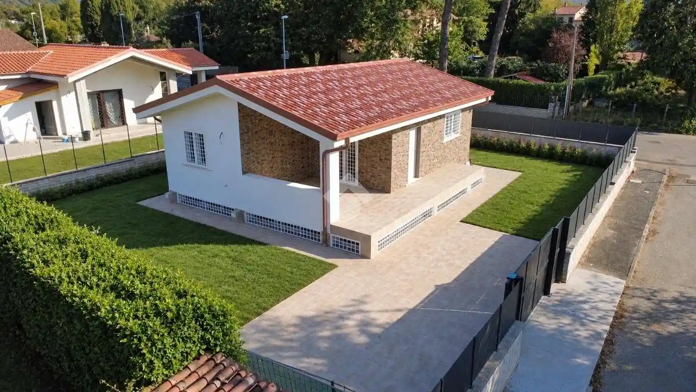 Villa in vendita a Cave