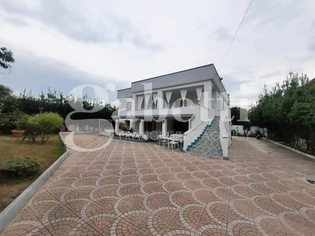 Villa in vendita a Giugliano in Campania