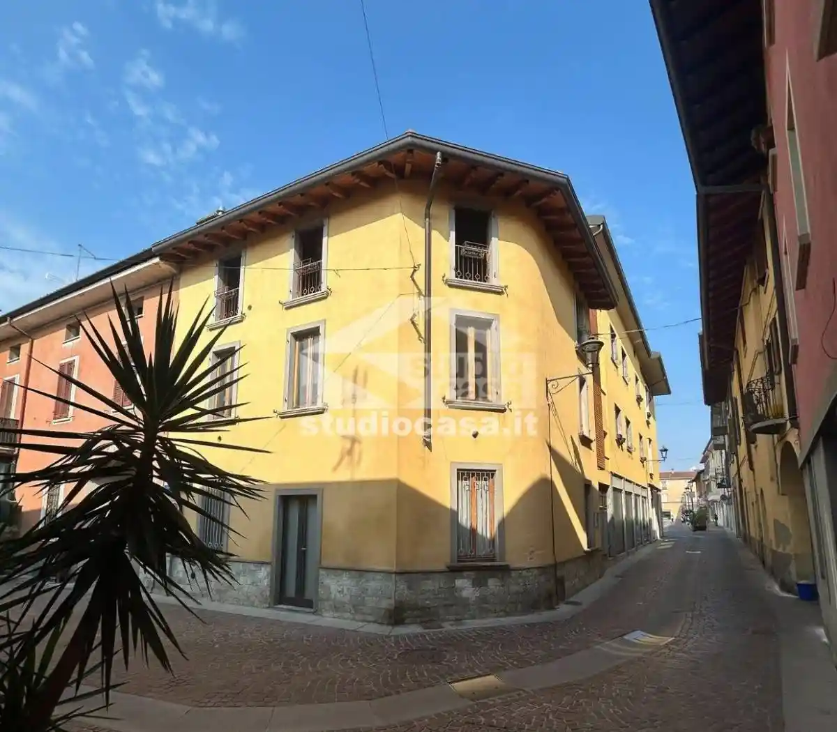 Palazzo - Edificio in vendita a Verdello