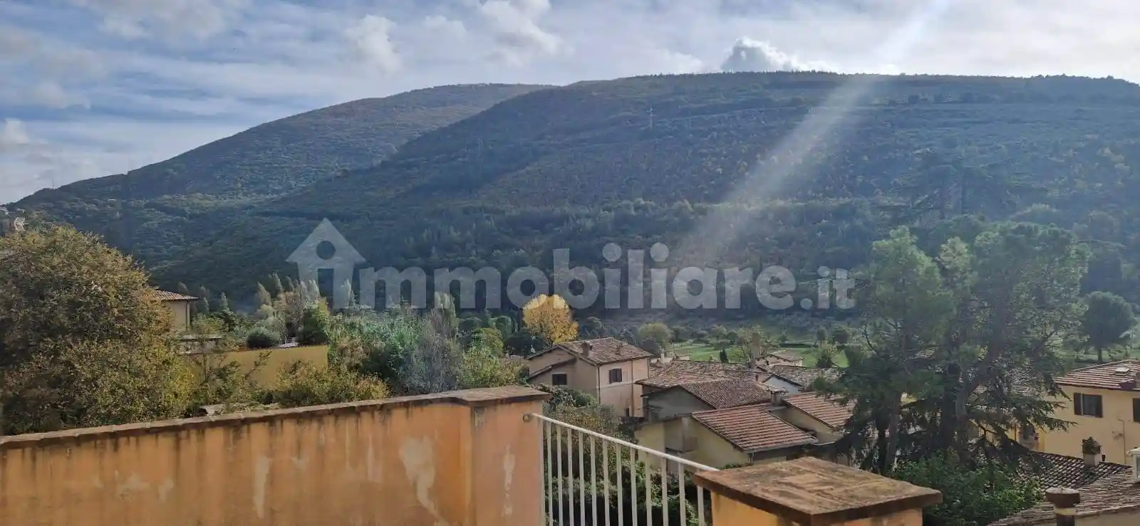 Casa indipendente in vendita a Foligno