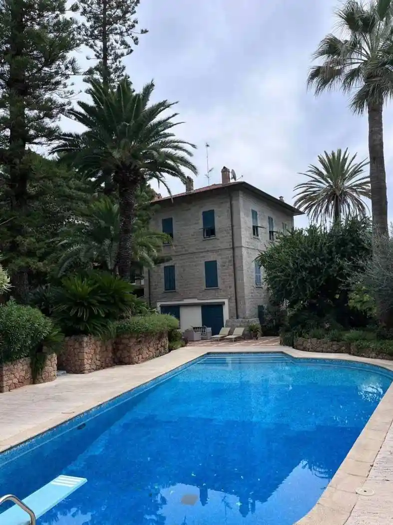 Villa in vendita a Bordighera