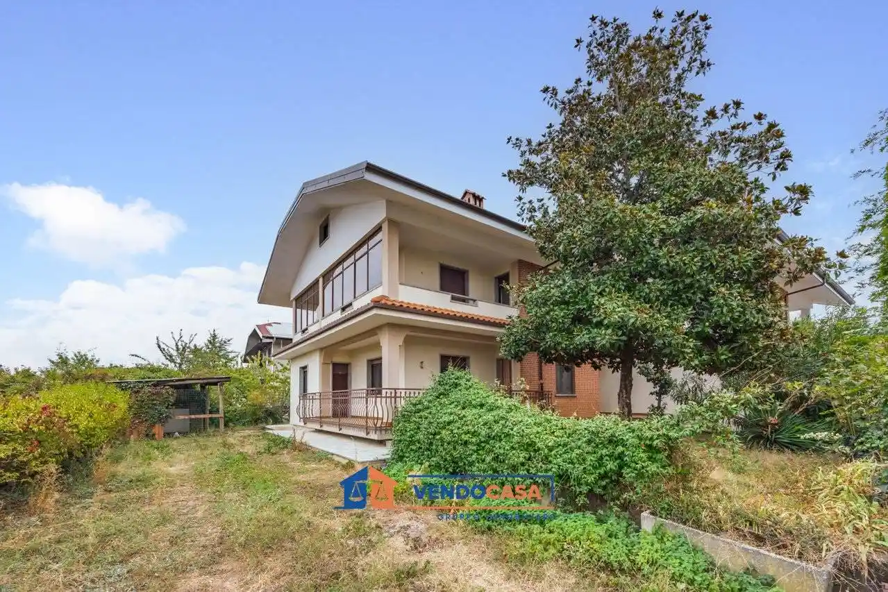 Villa in vendita a Busca