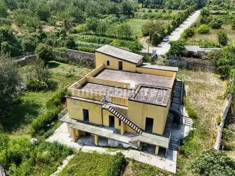 Palazzo - Edificio in vendita a Pozzuoli