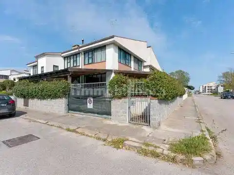 Villa in vendita a Comacchio