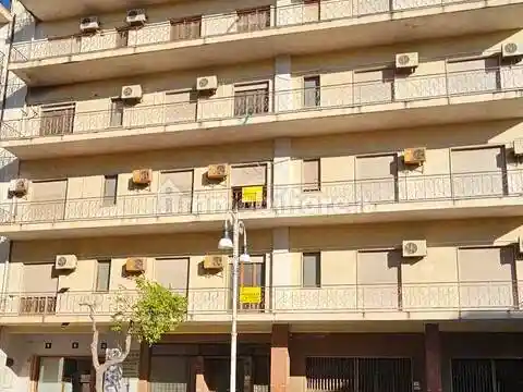 Palazzo - Edificio in vendita a Locri
