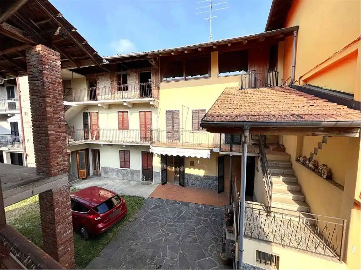 Casa indipendente in vendita a Borgomanero